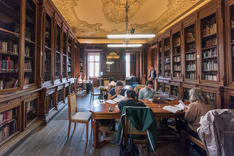 Visitas à Biblioteca Camões