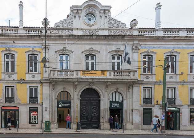 Passo a Passo com Camões